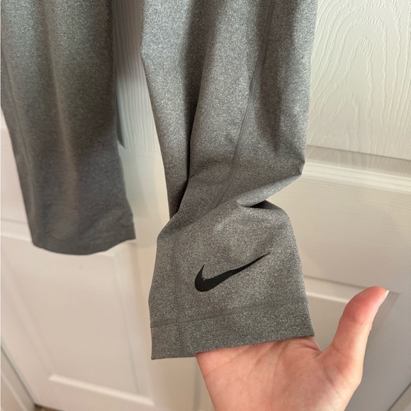 Nike Pro Leggings - Picture 2 of 5